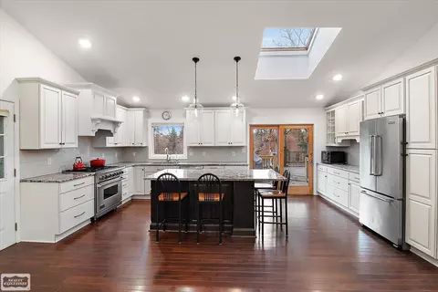 Kitchen - 9800 Coon Hill Rd, Munith, MI 49259 photo 3 of 8