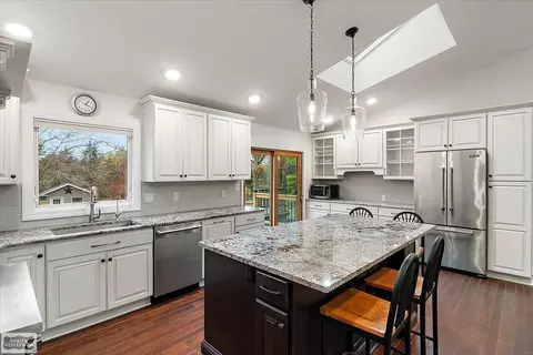 Kitchen - 9800 Coon Hill Rd, Munith, MI 49259 photo 5 of 8