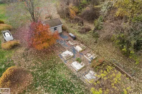 Exterior - 9800 Coon Hill Rd, Munith, MI 49259 photo 14 of 15