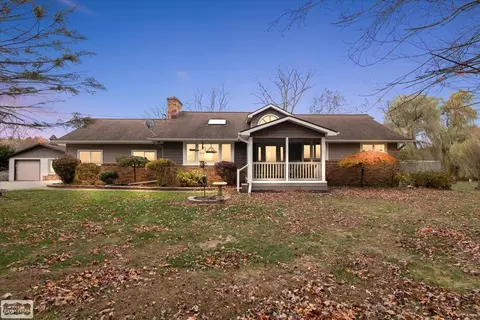 9800 Coon Hill Rd, Munith, MI 49259