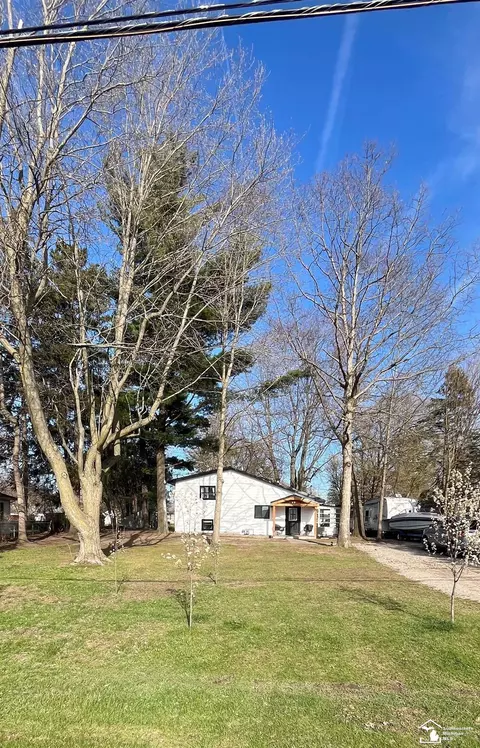 7252 Douglas, Lambertville, MI 48144