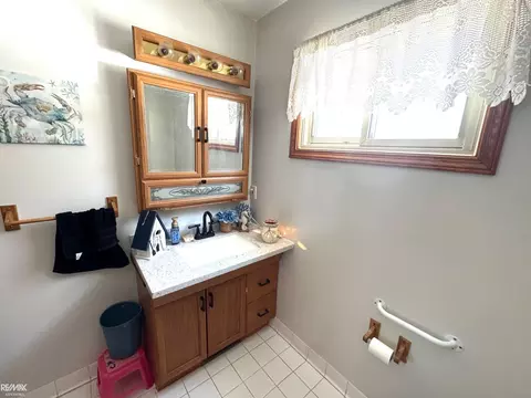Bath - 3915 Gregory, Gregory, MI 48137 photo 3 of 6