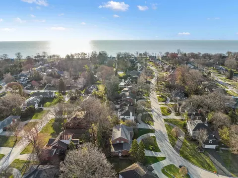 88 Webber, Grosse Pointe Shores, MI 48236 photo 3