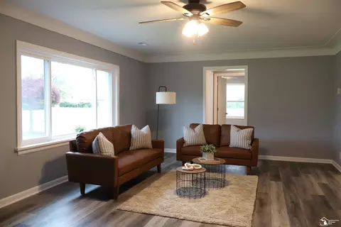 Living - 163 E Sterns, Temperance, MI 48182 photo 2 of 2
