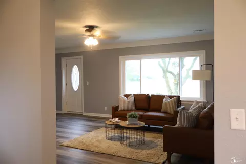Living - 163 E Sterns, Temperance, MI 48182 photo 1 of 2