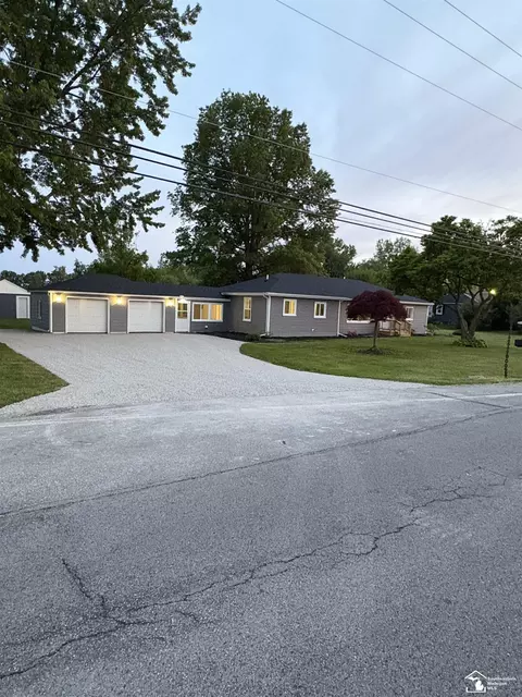 163 E Sterns, Temperance, MI 48182