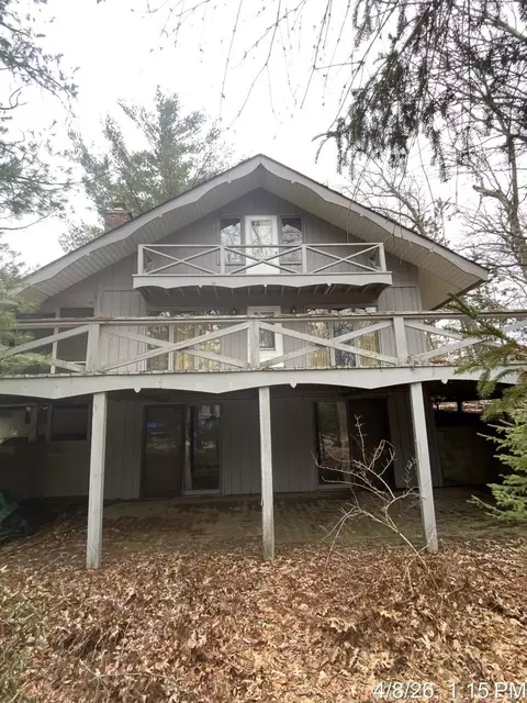 8189 Artesia Bach, Saint Helen, MI 48656