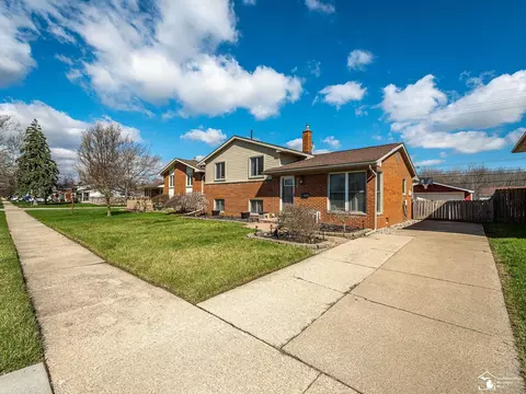 22244 Candace, Rockwood, MI 48173