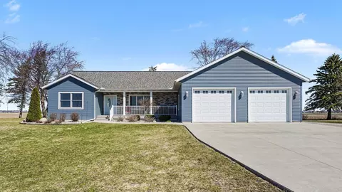 1571 E Cody Estey, Pinconning, MI 48650