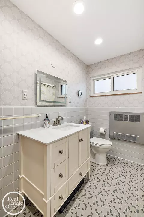 Bath - 17560 Mack # 18, Grosse Pointe, MI 48230 photo 2 of 3