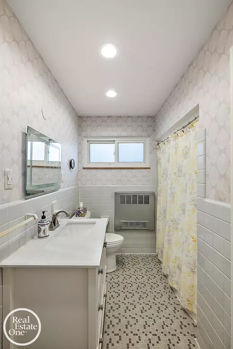 Bath - 17560 Mack # 18, Grosse Pointe, MI 48230 photo 3 of 3