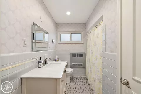 Bath - 17560 Mack # 18, Grosse Pointe, MI 48230 photo 1 of 3