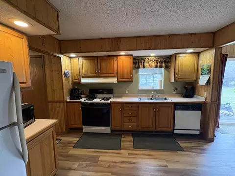 Kitchen - 4235 Buzzell, Gladwin, MI 48624 photo 2 of 4