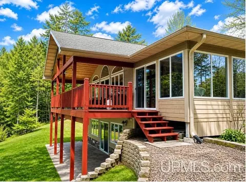 5845 W Straits Lk, Wetmore, MI 49895