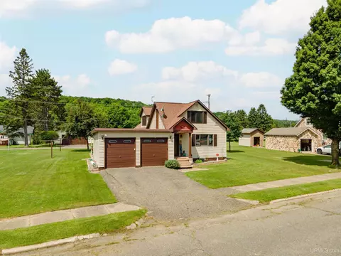 512 E 1st, Caspian, MI 49915