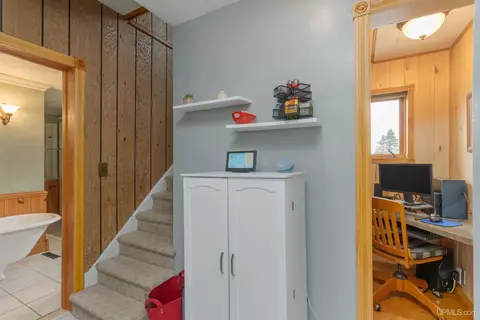 Entry Way - 512 E 1st, Caspian, MI 49915 photo 2 of 4
