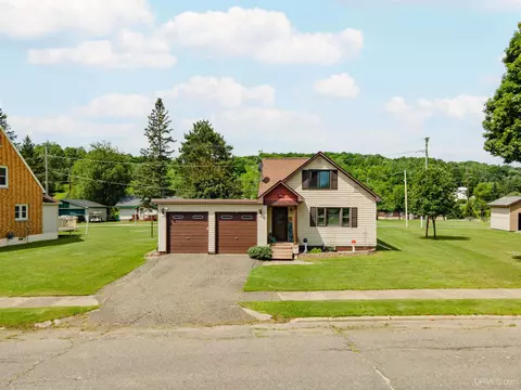 Exterior - 512 E 1st, Caspian, MI 49915 photo 1 of 11