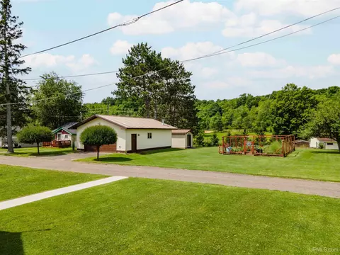 Exterior - 512 E 1st, Caspian, MI 49915 photo 8 of 11