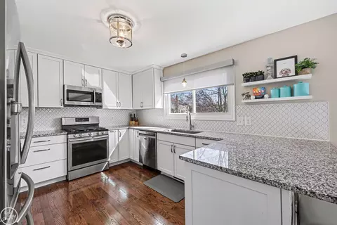 Kitchen - 17048 Anthony, Macomb, MI 48044 photo 4 of 5