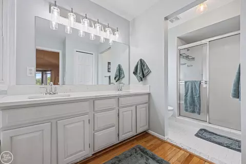 Bath - 17048 Anthony, Macomb, MI 48044 photo 3 of 4