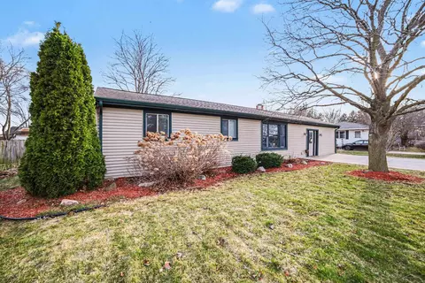 9855 Elmwood, Freeland, MI 48623