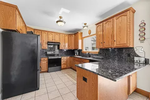 Kitchen - 56 Evaline Dr, Troy, MI 48085 photo 3 of 5