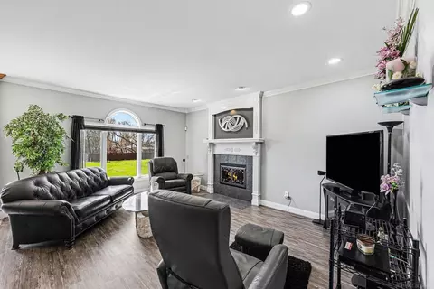Living - 56 Evaline Dr, Troy, MI 48085 photo 1 of 1