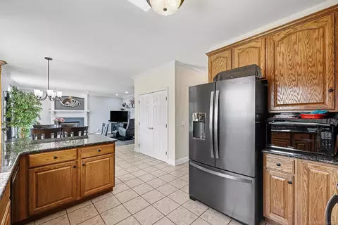 Kitchen - 56 Evaline Dr, Troy, MI 48085 photo 4 of 5