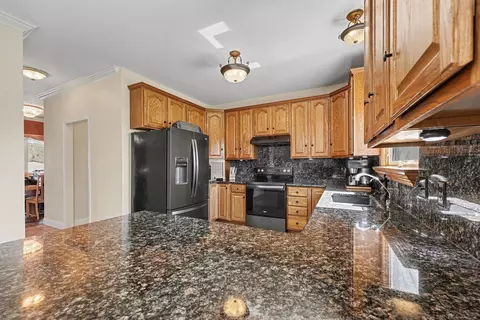 Kitchen - 56 Evaline Dr, Troy, MI 48085 photo 2 of 5