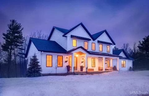 2002 Maple Rdg, Marquette, MI 49855