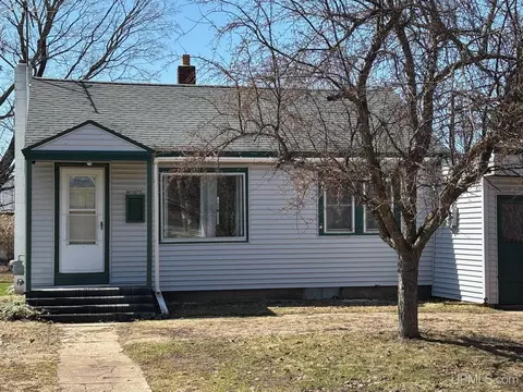 n1073e1 E St, Trenary, MI 49891