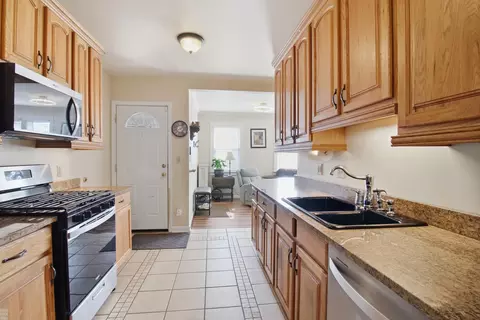 Kitchen - 883 St Clair, Grosse Pointe, MI 48230 photo 2 of 3