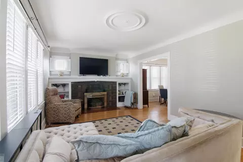 Living - 883 St Clair, Grosse Pointe, MI 48230 photo 1 of 3