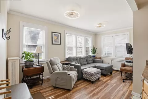 Living - 883 St Clair, Grosse Pointe, MI 48230 photo 2 of 3