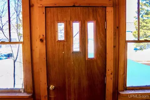 Entry Way - 312 Mohawk, Copper City, MI 49917 photo 1 of 2