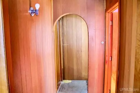 Entry Way - 312 Mohawk, Copper City, MI 49917 photo 2 of 2