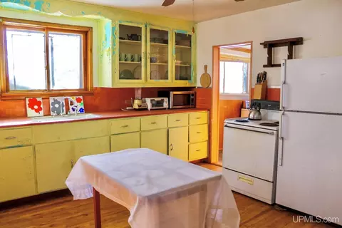 Kitchen - 312 Mohawk, Copper City, MI 49917 photo 2 of 3