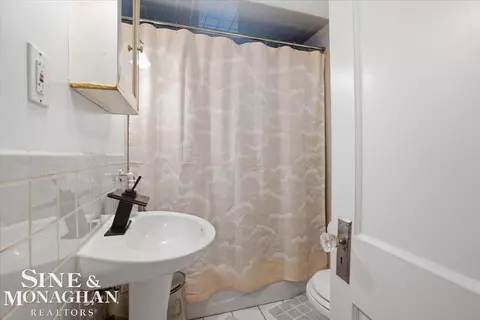 Bath - 209 S 7th, Saint Clair, MI 48079 photo 1 of 2