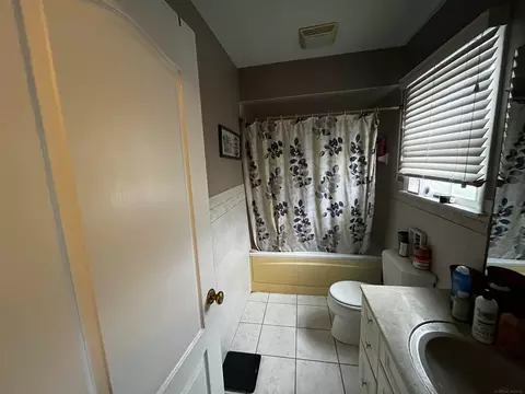 Bath - 4600 Horton, Jackson, MI 49201 photo 1 of 1