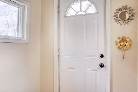 Entry Way - 309 E Williams, Owosso, MI 48867 photo 3 of 4