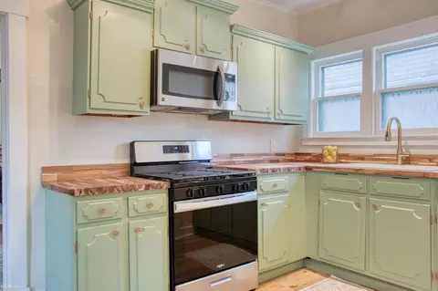 Kitchen - 309 E Williams, Owosso, MI 48867 photo 2 of 4