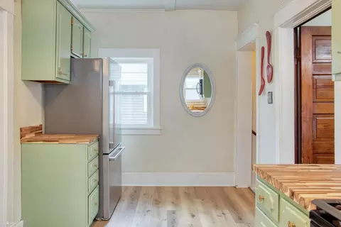 Entry Way - 309 E Williams, Owosso, MI 48867 photo 2 of 4