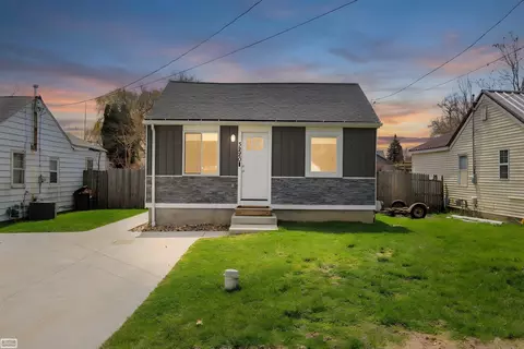 3220 Alpena, Burton, MI 48529