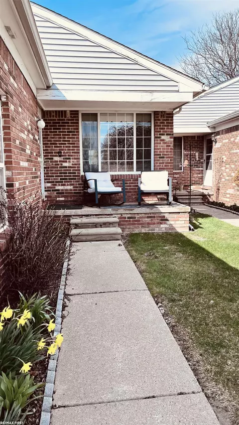 19223 Waldorf, Roseville, MI 48066