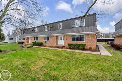 1606 Oakland #B-9, Saint Clair, MI 48079