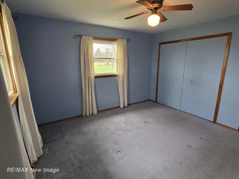Bedroom - 8781 N State, Chesaning, MI 48616 photo 4 of 8