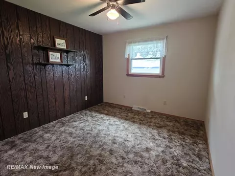Bedroom - 8781 N State, Chesaning, MI 48616 photo 3 of 8