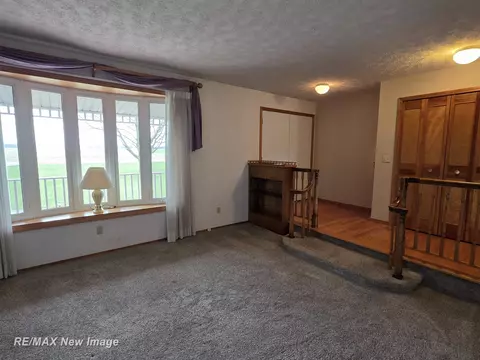 Living - 8781 N State, Chesaning, MI 48616 photo 2 of 6