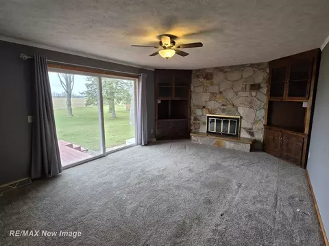 Living - 8781 N State, Chesaning, MI 48616 photo 5 of 6