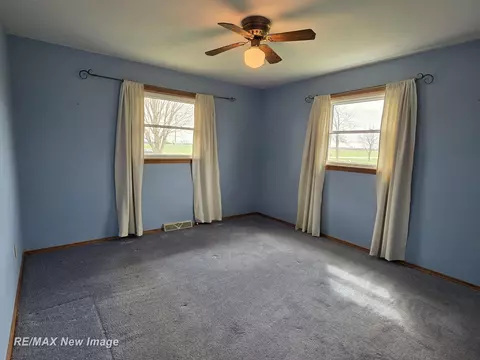 Bedroom - 8781 N State, Chesaning, MI 48616 photo 5 of 8